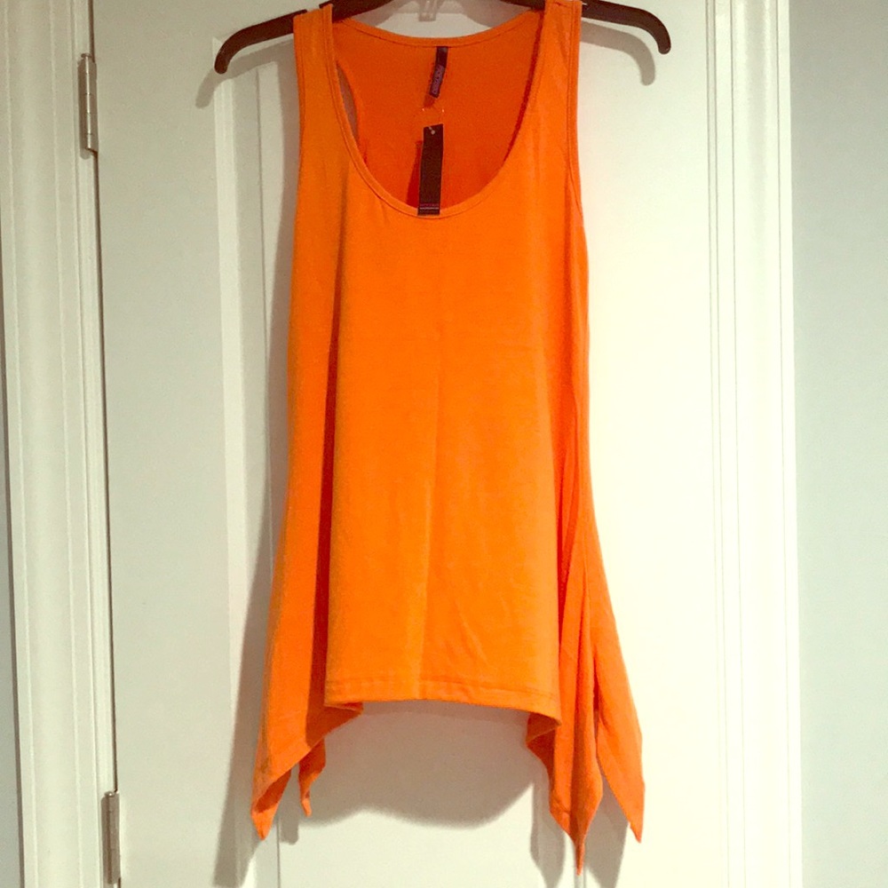 🔴 3/$30item Long scoop neck tank w/extended sides